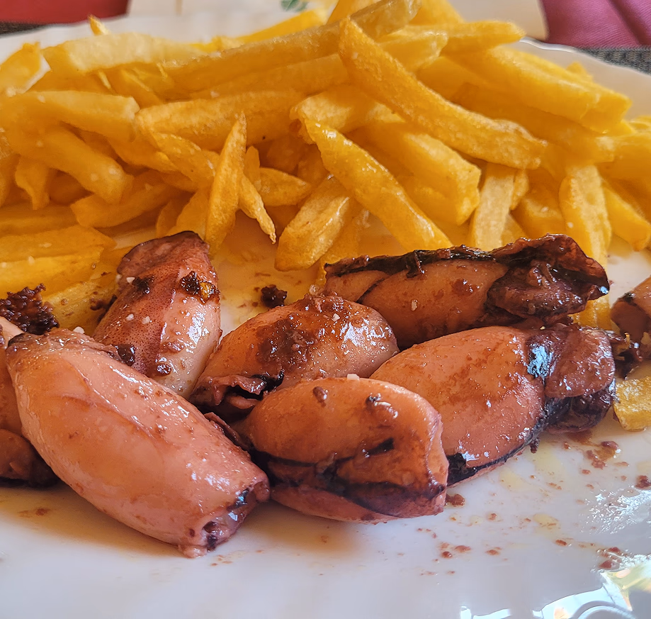Chipirones encebollados